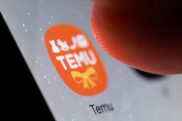 ไอคอนแอปพลิเคชัน Temu บนสมาร์ทโฟนในภาพประกอบที่ถ่ายเมื่อวันที่ 27 ตุลาคม 2025 REUTERS/Dado Ruvic/Illustration