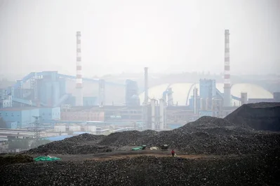 受伊朗冲突导致全球油价大幅上涨影响，中国煤化工板块凭借本土资源优势走强，宁夏宝丰等相关企业股价涨幅明显