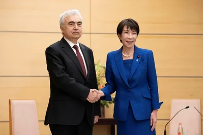 Takaichi solicita a la AIE liberar más reservas de crudo