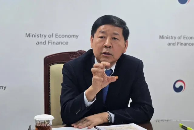 South Korean Finance Minister Koo Yun‑cheol discusses economic policy during a Reuters interview at the Seoul government complex in January 2026. REUTERS/Dogyun Kim