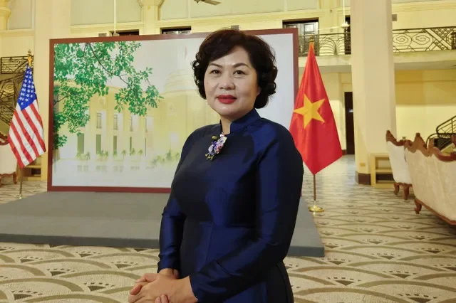 La gobernadora del banco central de Vietnam, Nguyen Thi Hong, posa para una fotografía en la oficina del Banco del Estado de Vietnam (SBV) en Hanói, el 20 de julio de 2023. REUTERS/Khanh Vu