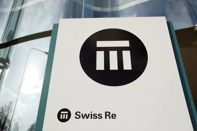スイスのチューリッヒにある保険会社スイス・リー本社のロゴ(2019年2月12日撮影)。 REUTERS/Arnd Wiegmann