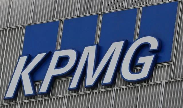 FOTO DE ARCHIVO: El logotipo de KPMG se observa en sus oficinas del distrito financiero de Canary Wharf en Londres, Gran Bretaña. REUTERS/Reinhard Krause/Archivo