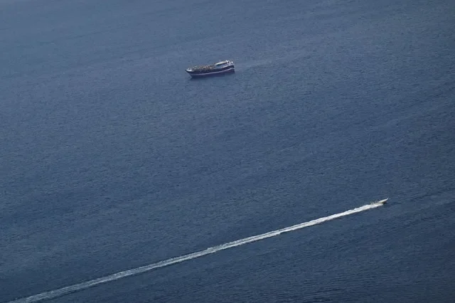 Barcos no Estreito de Ormuz em meio ao conflito entre EUA-Israel e o Irã, vistos de Musandam, Omã, em 2 de março de 2026. REUTERS/Amr Alfiky/File Photo
