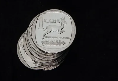 South African Rand Gains on Higher Commodity Prices