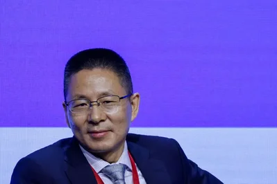 China expands corruption crackdown on securities regulators
