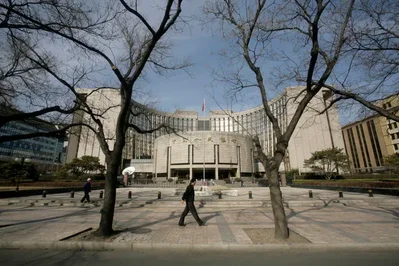 PBOC adviser says China must balance inflation and growth