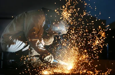 PMI industrial da China atinge máxima de 12 meses em março