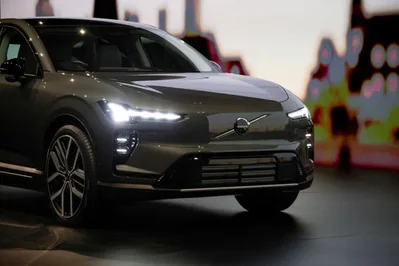 Geely Chair Urges Volvo Cars to Expand Global Partnerships