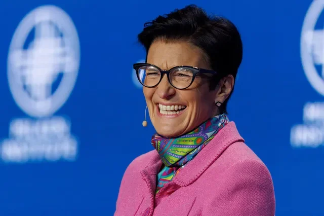 FOTO DE ARQUIVO: Jane Fraser, CEO do Citi, fala na Conferência Global do Milken Institute de 2023 em Beverly Hills, Califórnia, EUA, 1º de maio de 2023. REUTERS/Mike Blake/Foto de Arquivo