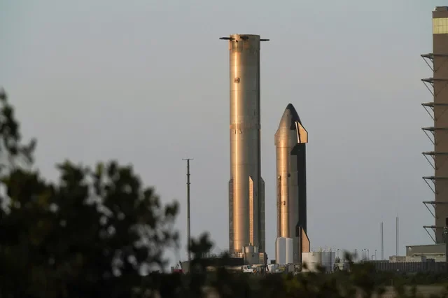 SpaceX 的火箭在德克萨斯州星际基地为首次公开募股(IPO)做准备,摄于 2026 年 3 月 31 日。REUTERS/Gabriel V. Cardenas
