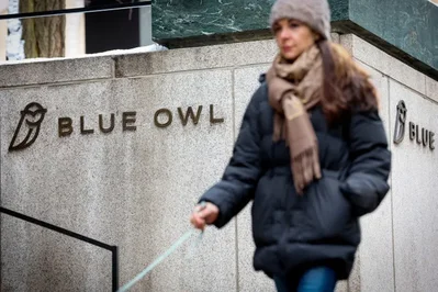 Blue Owl áp hạn mức rút vốn tại hai quỹ đầu tư lớn