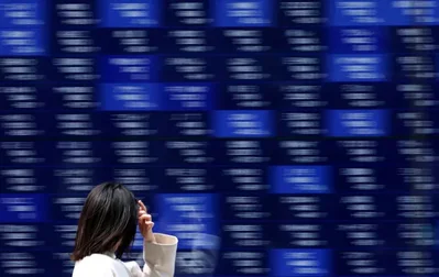 Chứng khoán giảm và giá dầu tăng sau tuyên bố của ông Trump