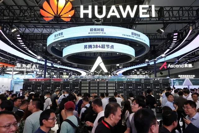 Visitors gather at a Huawei display during the World Artificial Intelligence Conference in Shanghai, China, on July 26, 2025. REUTERS/Go Nakamura/File Photo