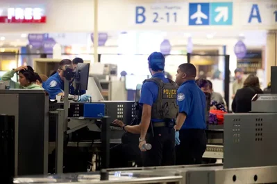 トランプ米大統領が空港保安業務の民営化を提案しTSA予算を5200万ドル削減する方針を示す
