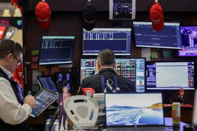 Investors Watch Inflation and Earnings Amid War Risks
