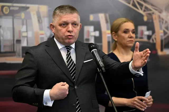 นายกรัฐมนตรี Robert Fico แห่งสโลวาเกีย แถลงข่าวภายหลังการประชุมร่วมกับตัวแทนจากโรงกลั่น Slovnaft ในกรุงบราติสลาวา ประเทศสโลวาเกีย เมื่อวันที่ 1 เมษายน 2026 REUTERS/Radovan Stoklasa