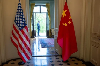 美国总统特朗普计划于5月中旬访问北京并与中国国家主席习近平举行双边峰会以期在贸易争端背景下缓解两国紧张局势