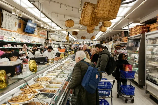 People shop at Zabar's supermarket in New York City, U.S., November 26, 2025. REUTERS/Jeenah Moon