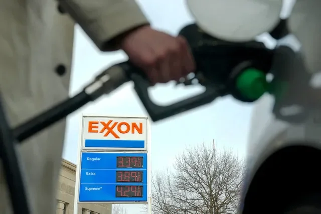 A motorist refueling at an Exxon station in Washington, D.C., as energy prices climbed during the regional conflict, March 2026. REUTERS/Ken Cedeno/File Photo