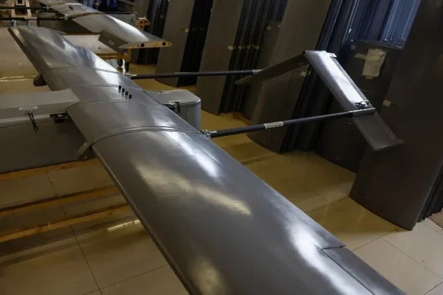 Drones de largo alcance FP-1 en una instalación de producción de la empresa Fire Point, en medio del ataque de Rusia a Ucrania, en un lugar no revelado en Ucrania, 2 de abril de 2026. REUTERS/Valentyn Ogirenko