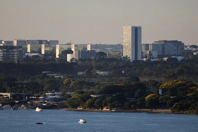 Brasil limitará gasto público e incentivos fiscales en 2027
