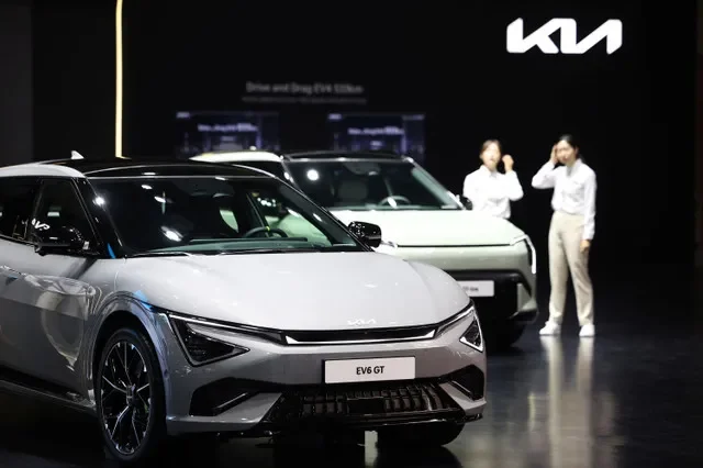 รถยนต์ Kia EV6 GT จัดแสดงภายในงาน Seoul Mobility Show ปี 2025 ณ เมืองโกยาง ประเทศเกาหลีใต้ เมื่อวันที่ 3 เมษายน 2025 ภาพโดย REUTERS/Kim Hong-Ji