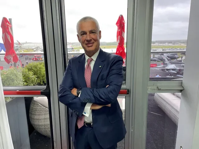El codirector general de Leonardo, Lorenzo Mariani, posa para una fotografía en el Salón Aeronáutico de Farnborough en Farnborough, Gran Bretaña, el 23 de julio de 2024. REUTERS/Joe Brock