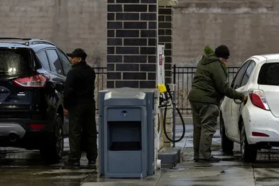 US Inflation Jumps 0.9 Percent on Record Gasoline Costs