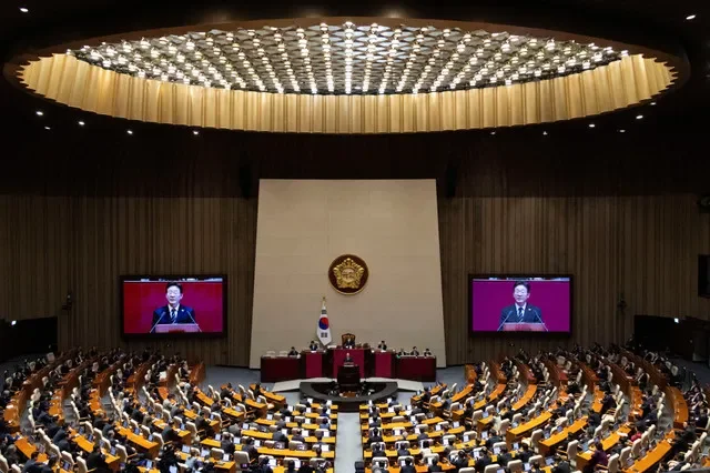 韩国总统李在明于2026年4月2日在首尔国会就政府2026年首份补充预算案发表讲话。图片来源:JEON HEON-KYUN/Pool via REUTERS