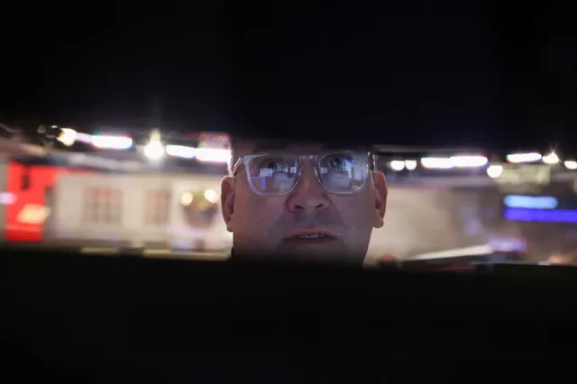 Un operador trabaja en el piso de la Bolsa de Valores de Nueva York (NYSE) en la ciudad de Nueva York, Estados Unidos, el 8 de abril de 2026. REUTERS/Brendan McDermid