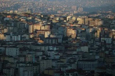 Fitch Lowers Turkey Outlook to Stable Amid Economic Strain