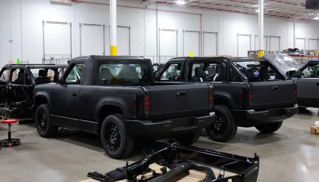 FOTO DE ARCHIVO: Camionetas pickup eléctricas y SUV de prueba de Slate Auto en las instalaciones de producción beta de la startup en Orion Township, Michigan, Estados Unidos, 6 de junio de 2025. REUTERS/Rebecca Cook/Archivo
