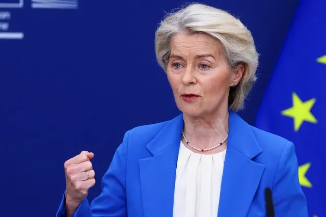 La presidenta de la Comisión Europea, Ursula von der Leyen, interviene en una rueda de prensa en Bruselas, Bélgica, el 13 de abril de 2026. REUTERS/Yves Herman