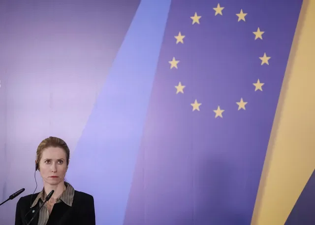 2026年3月31日、ロシアによる攻撃が続くウクライナのキーウで、非公式のEU・ウクライナ外相会議の後に記者団に語る欧州連合のカヤ・カラス外交安全保障政策上級代表。REUTERS/Gleb Garanich