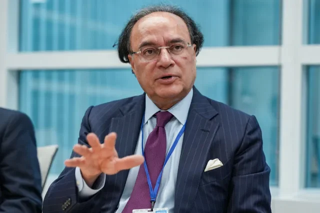 وزير المالية الباكستاني محمد أورنغزيب يتحدث خلال مقابلة في الاجتماعات السنوية لصندوق النقد الدولي ومجموعة البنك الدولي في واشنطن العاصمة، الولايات المتحدة، 13 أبريل 2026. رويترز/كين سيدينو