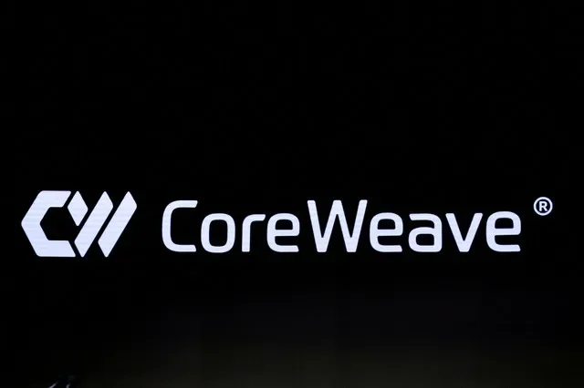 Logotipo da CoreWeave, Inc., provedora de serviços de nuvem apoiada pela Nvidia, exibido durante o IPO da empresa na Nasdaq, em Nova York. REUTERS/Brendan McDermid/Arquivo