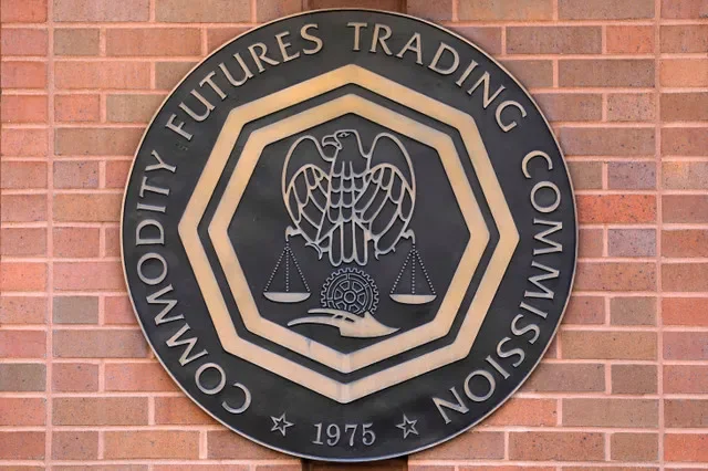 FOTO DE ARCHIVO: Se ve la señalización fuera de la Comisión de Negociación de Futuros de Productos Básicos de EE. UU. (CFTC) en Washington, D.C., EE. UU., 30 de agosto de 2020. REUTERS/Andrew Kelly/Archivo