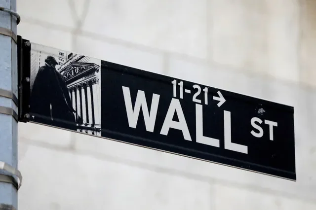 A street sign for Wall Street is seen outside of the New York Stock Exchange (NYSE) in New York City, New York, U.S., June 28, 2021. REUTERS/Andrew Kelly/File Photo