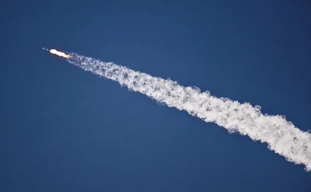 Un cohete SpaceX Falcon 9 despega de la Estación de la Fuerza Espacial de Cabo Cañaveral con una carga de satélites Starlink v2-mini en Cabo Cañaveral, Florida, EE. UU., el 2 de abril de 2026. REUTERS/Steve Nesius