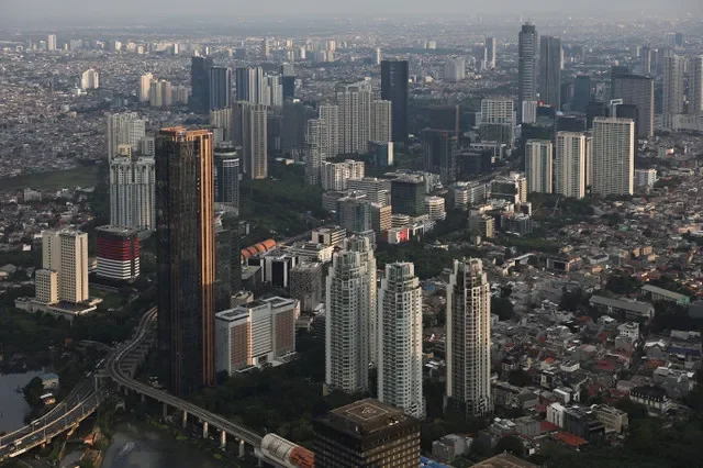 Các tòa nhà cao tầng tại khu trung tâm tài chính Jakarta, Indonesia, ngày 4 tháng 11 năm 2025. REUTERS/Willy Kurniawan