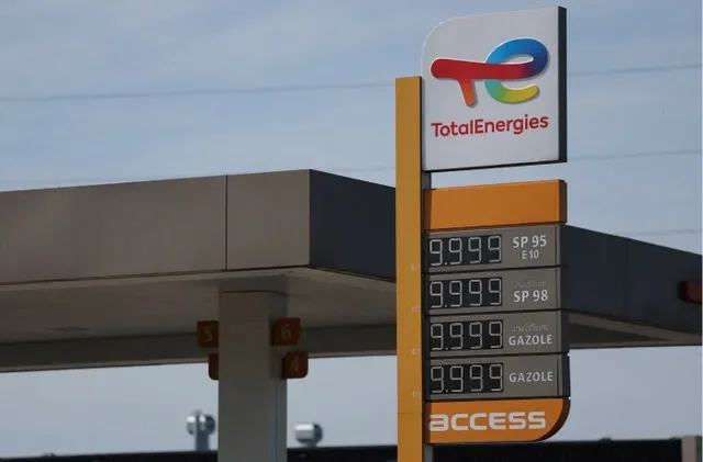 A signage at a TotalEnergies station in Les Sorinieres indicates that fuel supplies are exhausted, captured during April 2026. REUTERS/Stephane Mahe/File Photo