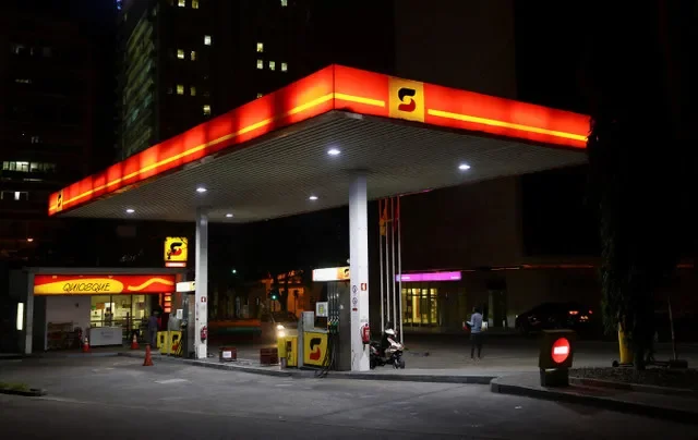 A motorcycle is stationed at a Sonangol refueling point in Luanda, Angola. REUTERS/Siphiwe Sibeko/File Photo