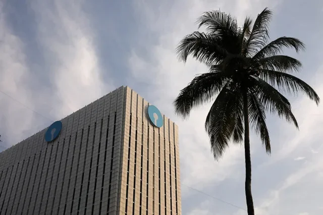 โลโก้ของ State Bank of India (SBI) ที่ปรากฏบนอาคารสำนักงานใหญ่ในเมืองมุมไบ ประเทศอินเดีย เมื่อวันที่ 12 เมษายน 2023 ภาพโดย REUTERS/Niharika Kulkarni