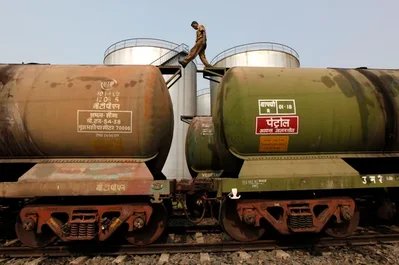 Indian Refiners Seek Oil as US Sanctions Waivers End