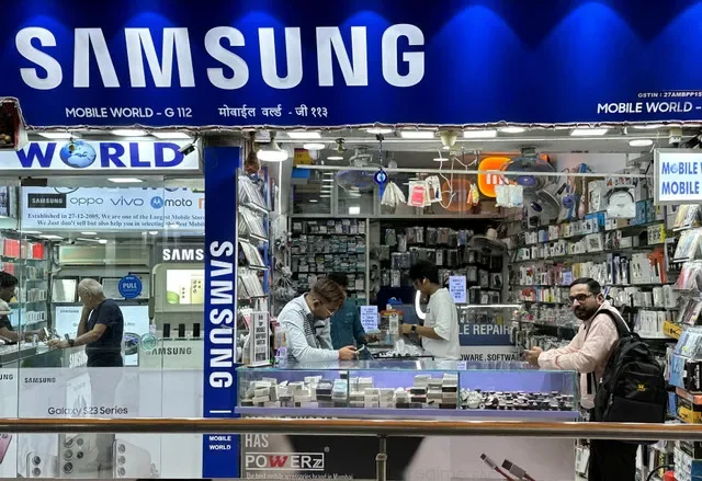 Customers browse mobile devices and accessories at a Samsung retail store in Mumbai, India, in this file photo from March 2023. REUTERS/Francis Mascarenhas