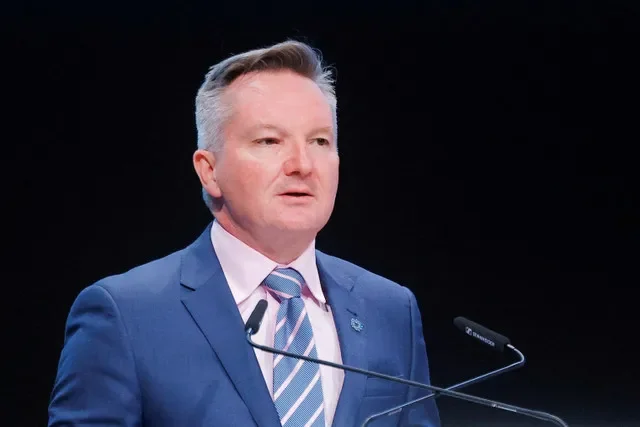 资料图片:澳大利亚气候变化与能源部长 Chris Bowen 于 2024 年 11 月 19 日在阿塞拜疆巴库举行的联合国气候变化大会(COP29)上发表声明。REUTERS/Maxim Shemetov/File Photo