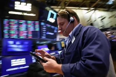 Wall Street Falls as US-Iran Tensions Weigh on Markets