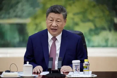 Xi Jinping pede abertura do Estreito de Ormuz em ligação