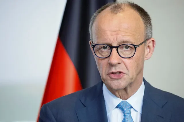 2026年4月16日、ドイツのベルリンにある首相官邸で記者会見を行うドイツのフリードリヒ・メルツ首相とアイルランドのミホール・マーティン首相(写っていない)。REUTERS/Axel Schmidt/File Photo